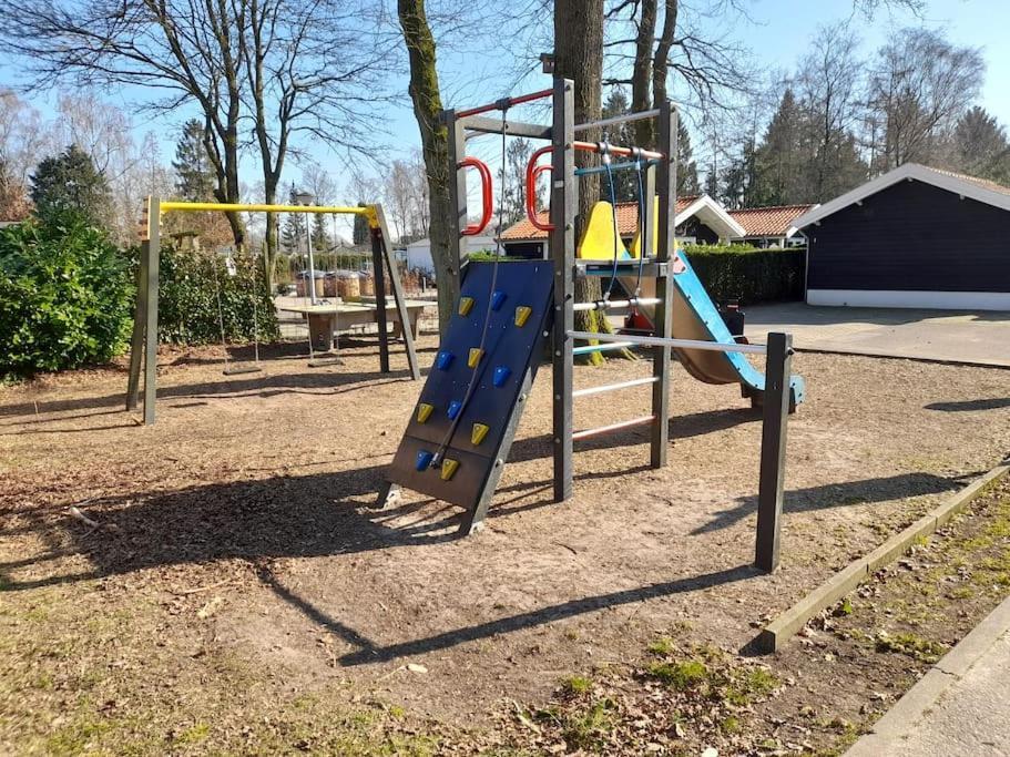 Gezellig Ingerichte Blokhut Op Een Rustig Park! Putten Exterior foto
