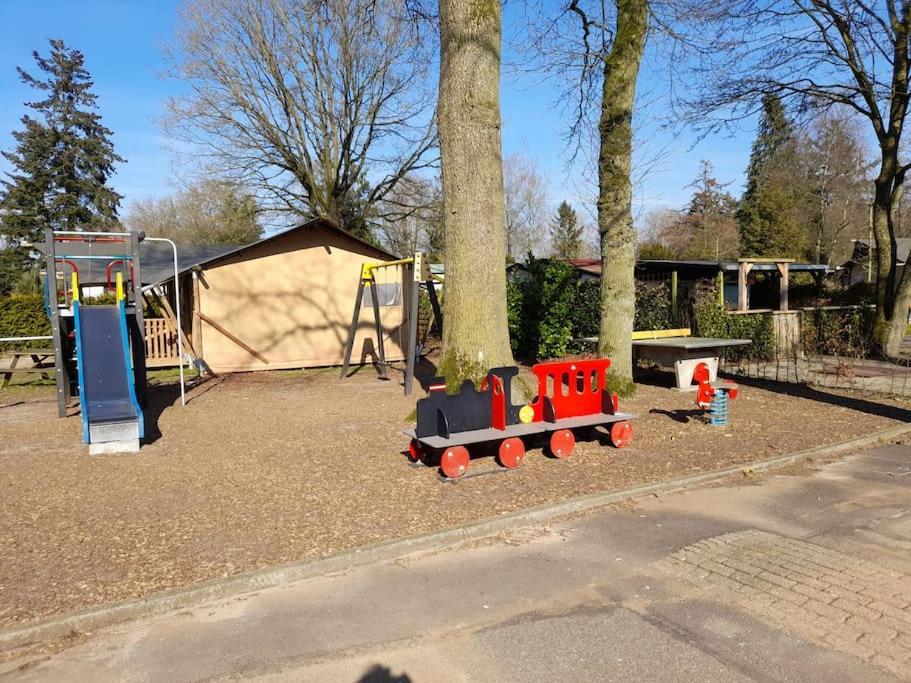 Gezellig Ingerichte Blokhut Op Een Rustig Park! Putten Exterior foto